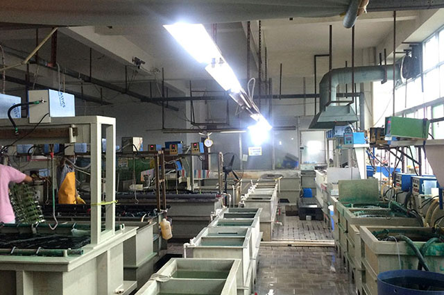 為何要關停小五金加工廠？