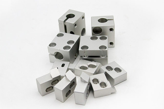 臥式CNC加工結構什么？企業(yè)使用臥式CNC加工要注意什么