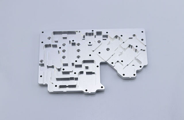 淺談一下CNC加工如何實(shí)現(xiàn)嚴(yán)格通訊零件的公差問題？